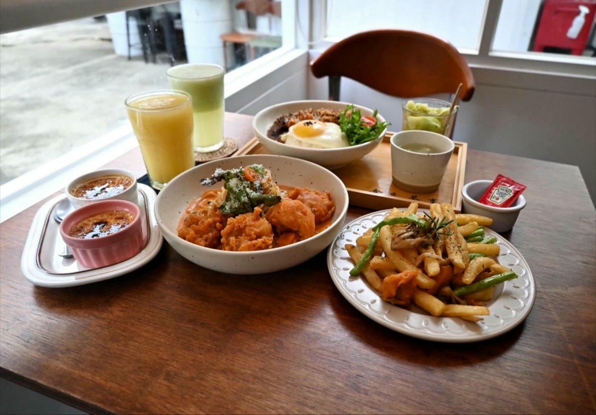 台中義式料理推薦｜台中市大里區食久。茶事｜溫馨綠意貨櫃屋餐廳，義大利麵、甜點、特調飲品通通有，一吃成癮、流連忘返的創意料理！