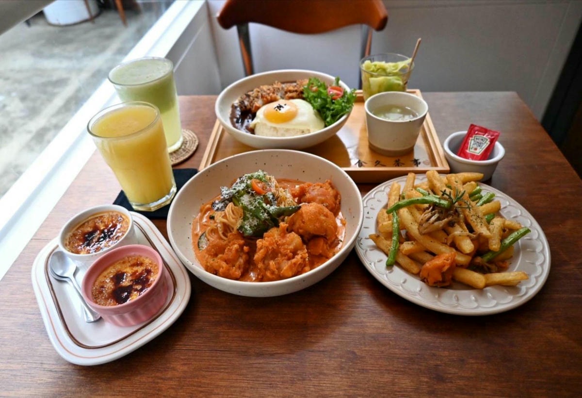 台中義式料理推薦｜台中市大里區食久。茶事｜溫馨綠意貨櫃屋餐廳，義大利麵、甜點、特調飲品通通有，一吃成癮、流連忘返的創意料理！