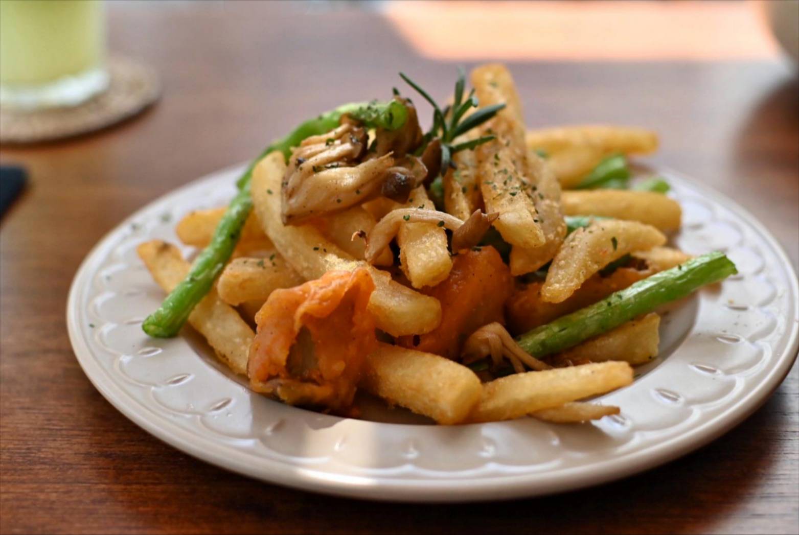 台中義式料理推薦｜台中市大里區食久。茶事｜溫馨綠意貨櫃屋餐廳，義大利麵、甜點、特調飲品通通有，一吃成癮、流連忘返的創意料理！