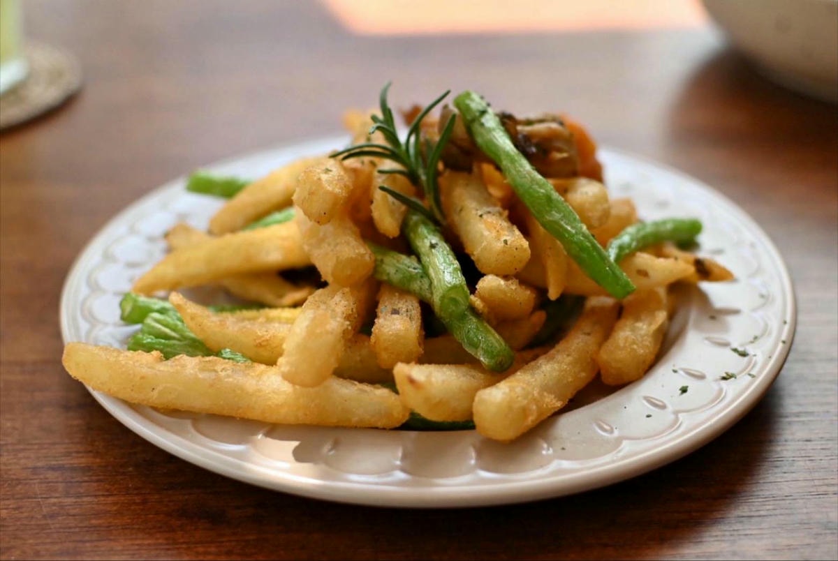 台中義式料理推薦｜台中市大里區食久。茶事｜溫馨綠意貨櫃屋餐廳，義大利麵、甜點、特調飲品通通有，一吃成癮、流連忘返的創意料理！