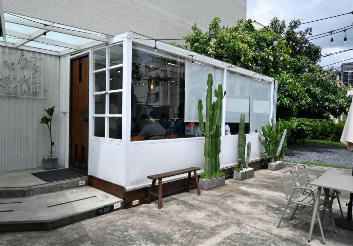 台中義式料理推薦｜台中市大里區食久。茶事｜溫馨綠意貨櫃屋餐廳，義大利麵、甜點、特調飲品通通有，一吃成癮、流連忘返的創意料理！