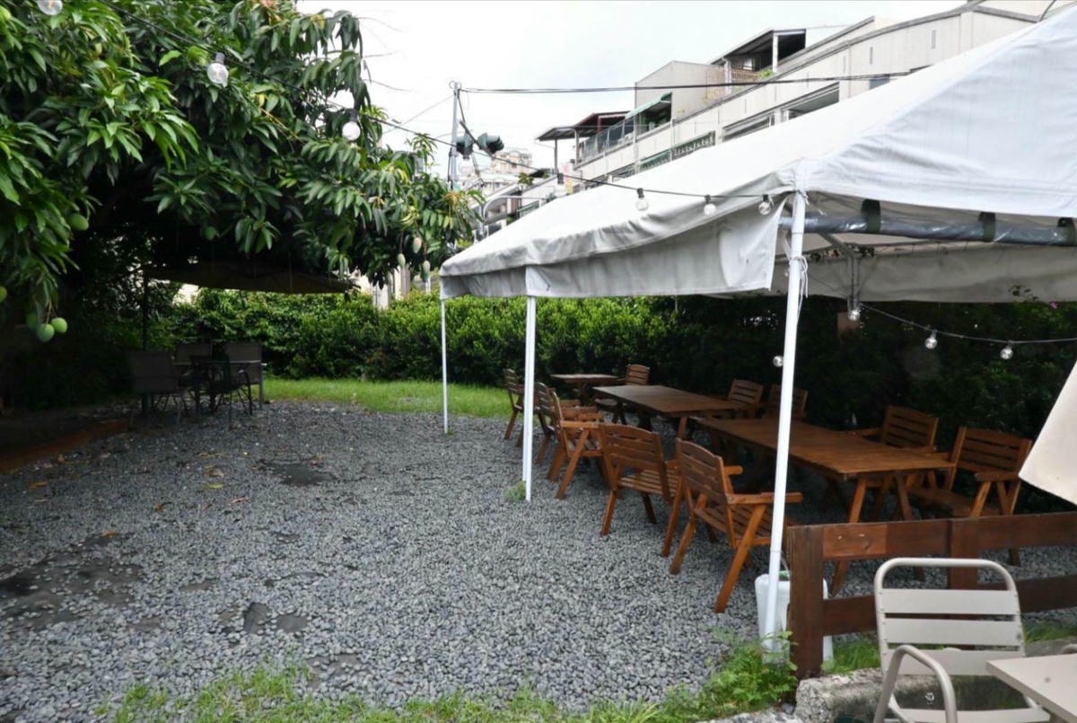 台中義式料理推薦｜台中市大里區食久。茶事｜溫馨綠意貨櫃屋餐廳，義大利麵、甜點、特調飲品通通有，一吃成癮、流連忘返的創意料理！