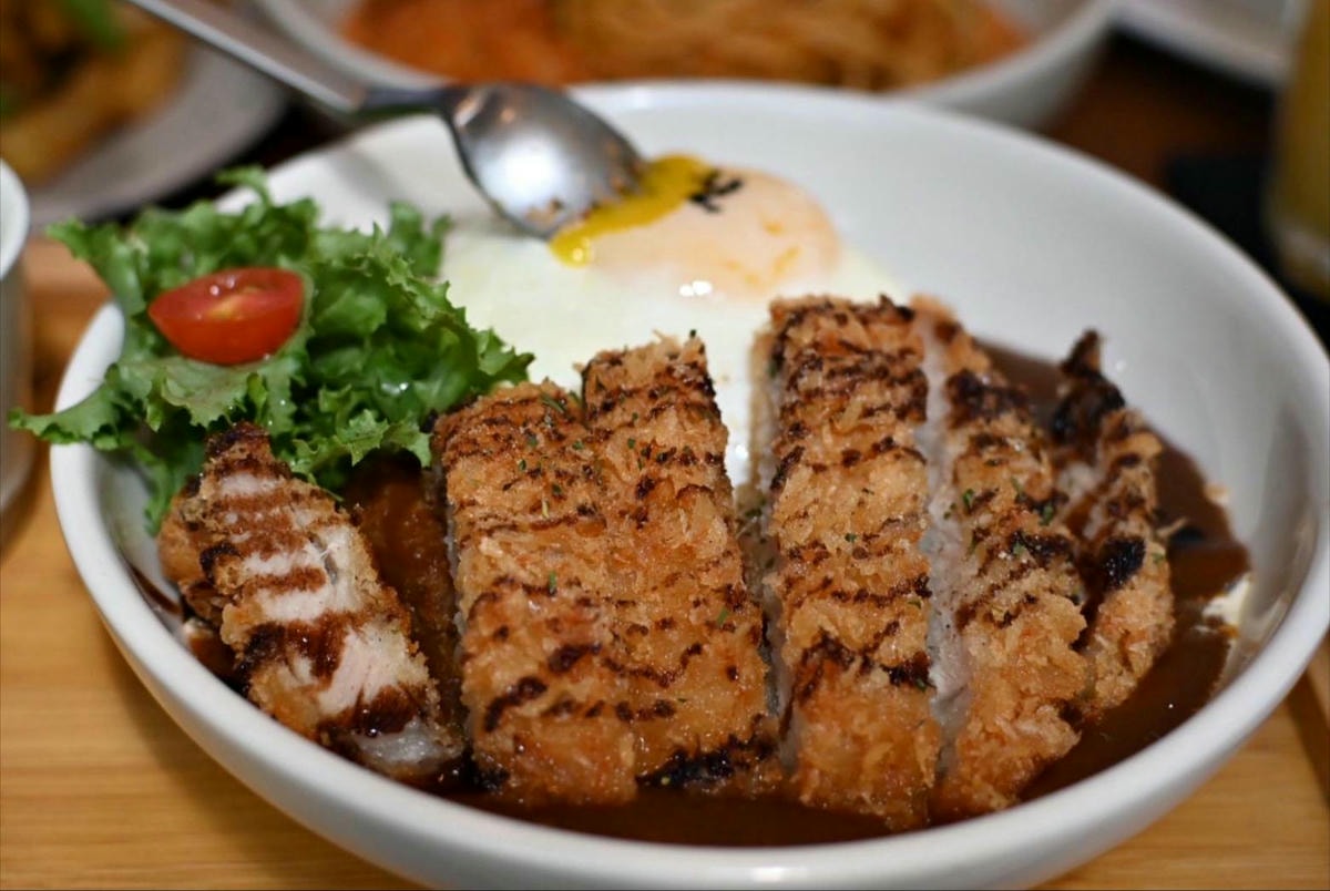 台中義式料理推薦｜台中市大里區食久。茶事｜溫馨綠意貨櫃屋餐廳，義大利麵、甜點、特調飲品通通有，一吃成癮、流連忘返的創意料理！