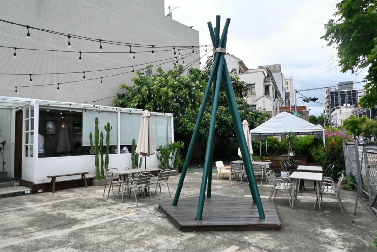 台中義式料理推薦｜台中市大里區食久。茶事｜溫馨綠意貨櫃屋餐廳，義大利麵、甜點、特調飲品通通有，一吃成癮、流連忘返的創意料理！