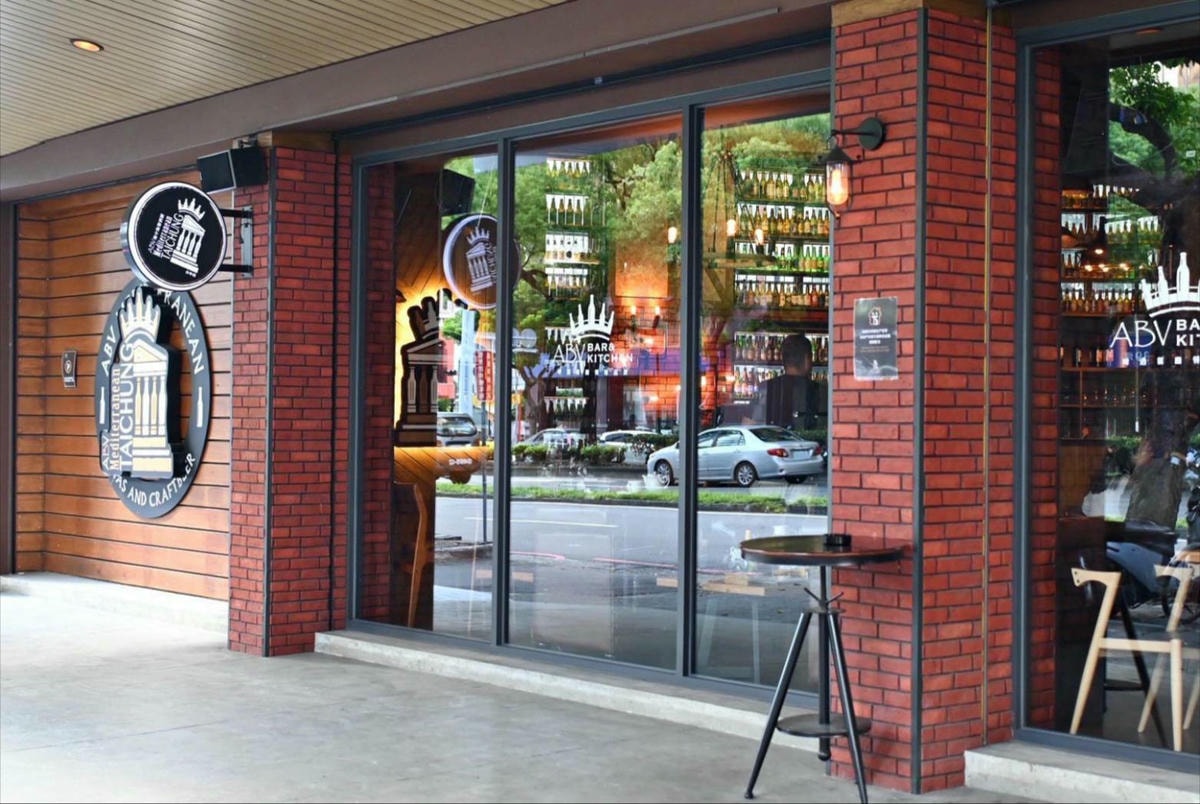 台中餐酒館推薦｜台中市西區ABV Bar & Kitchen地中海餐酒館台中概念店｜全台唯一700款啤酒長廊，主打地中海料理，創意歐陸美味饗宴，一吃就愛上！