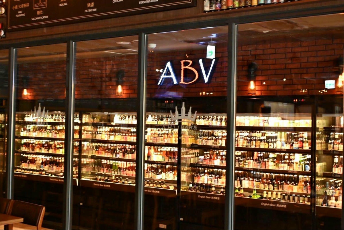 台中餐酒館推薦｜台中市西區ABV Bar & Kitchen地中海餐酒館台中概念店｜全台唯一700款啤酒長廊，主打地中海料理，創意歐陸美味饗宴，一吃就愛上！