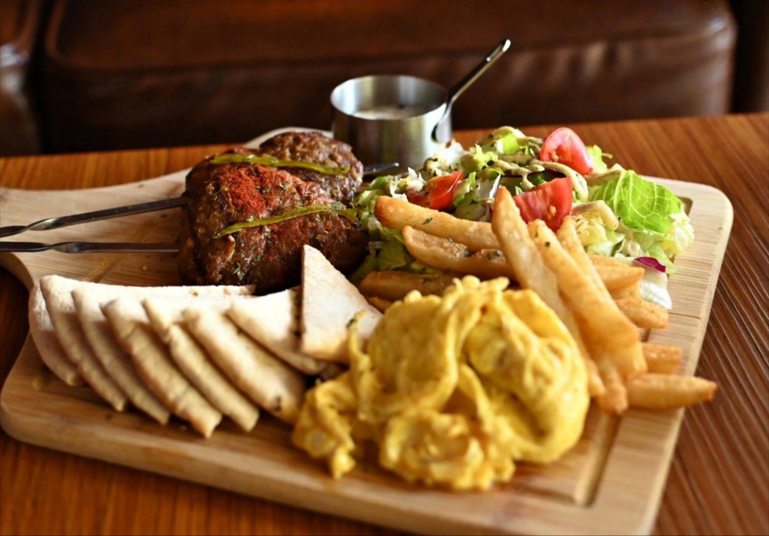 台中餐酒館推薦｜台中市西區ABV Bar & Kitchen地中海餐酒館台中概念店｜全台唯一700款啤酒長廊，主打地中海料理，創意歐陸美味饗宴，一吃就愛上！