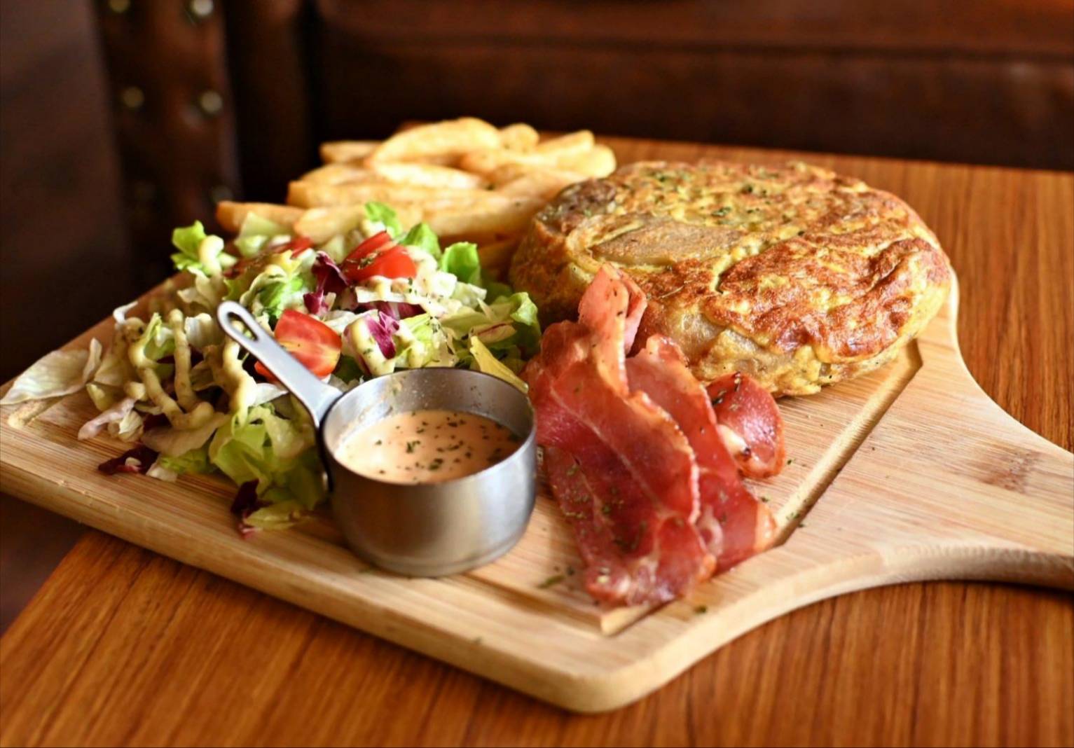 台中餐酒館推薦｜台中市西區ABV Bar & Kitchen地中海餐酒館台中概念店｜全台唯一700款啤酒長廊，主打地中海料理，創意歐陸美味饗宴，一吃就愛上！