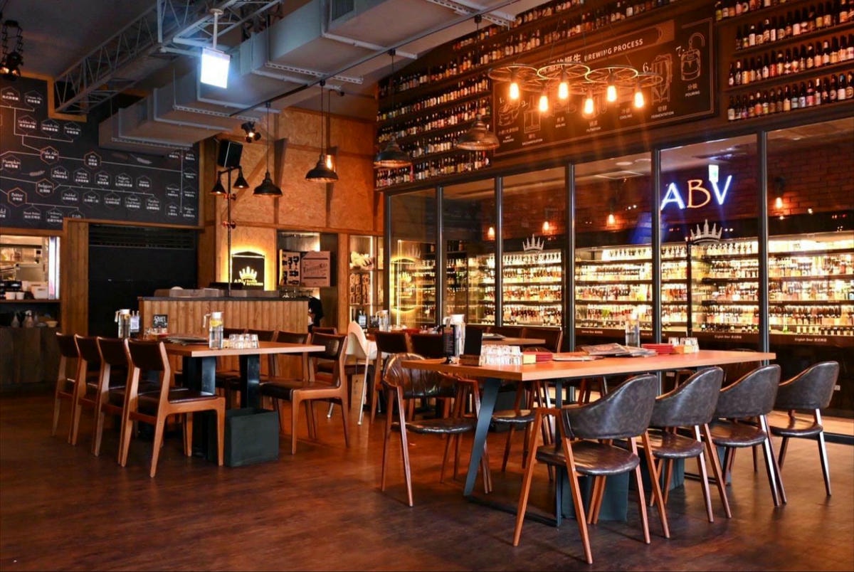 台中餐酒館推薦｜台中市西區ABV Bar & Kitchen地中海餐酒館台中概念店｜全台唯一700款啤酒長廊，主打地中海料理，創意歐陸美味饗宴，一吃就愛上！