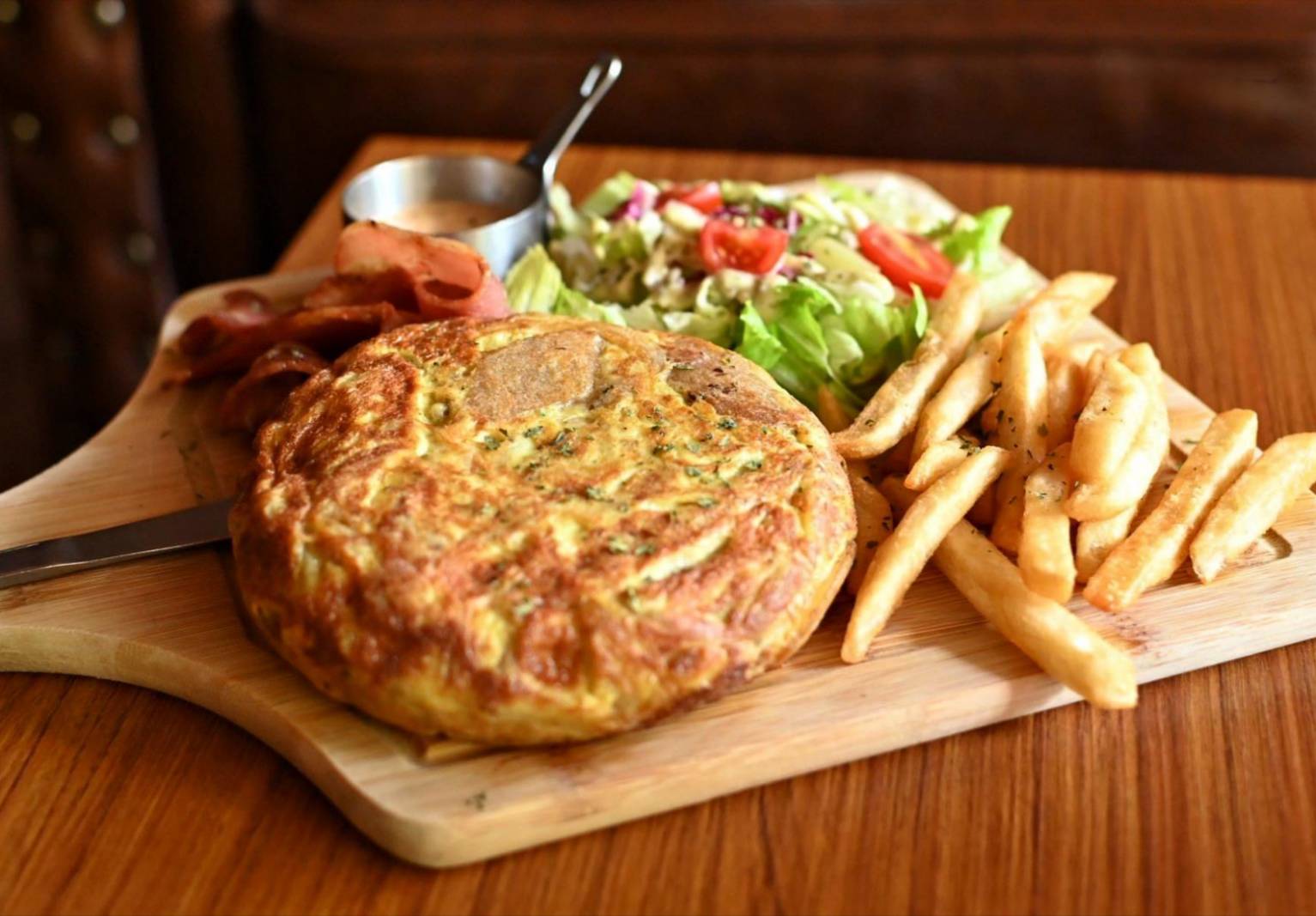 台中餐酒館推薦｜台中市西區ABV Bar & Kitchen地中海餐酒館台中概念店｜全台唯一700款啤酒長廊，主打地中海料理，創意歐陸美味饗宴，一吃就愛上！