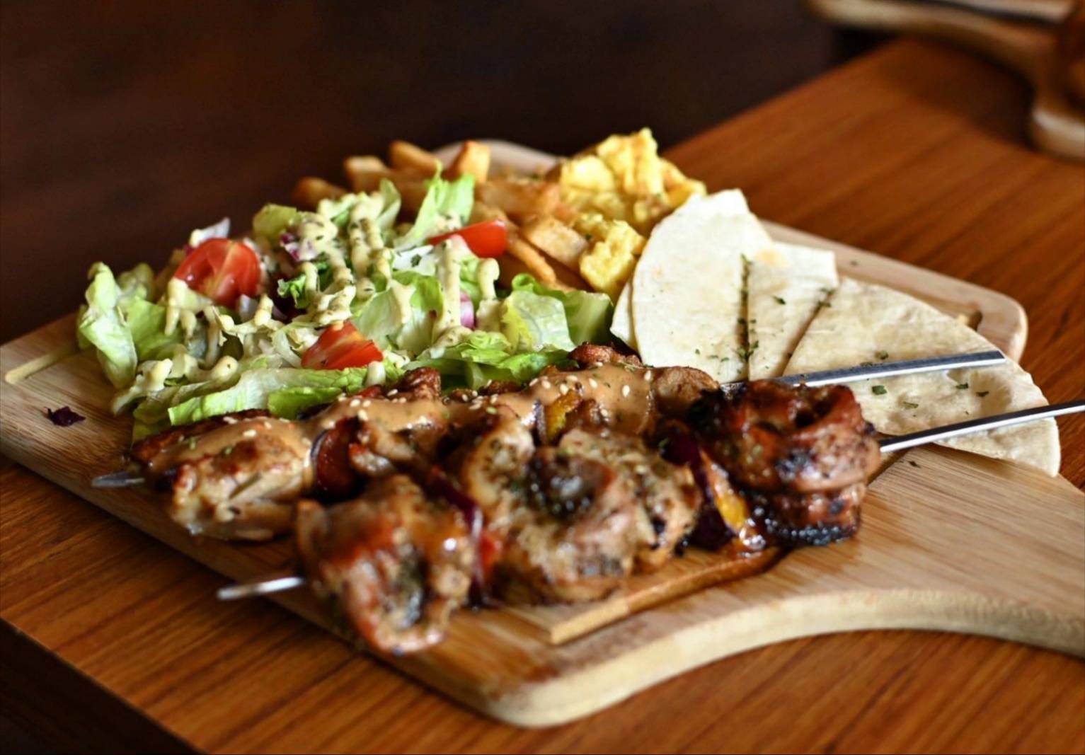 台中餐酒館推薦｜台中市西區ABV Bar & Kitchen地中海餐酒館台中概念店｜全台唯一700款啤酒長廊，主打地中海料理，創意歐陸美味饗宴，一吃就愛上！