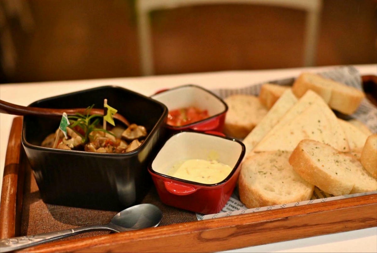 台中異國料理推薦｜台中市北屯區綠萼159 地中海南法料理｜全台唯一兔奴俱樂部，寵物友善餐廳，主打地中海南法料理，創意味蕾饗宴一吃就上癮！