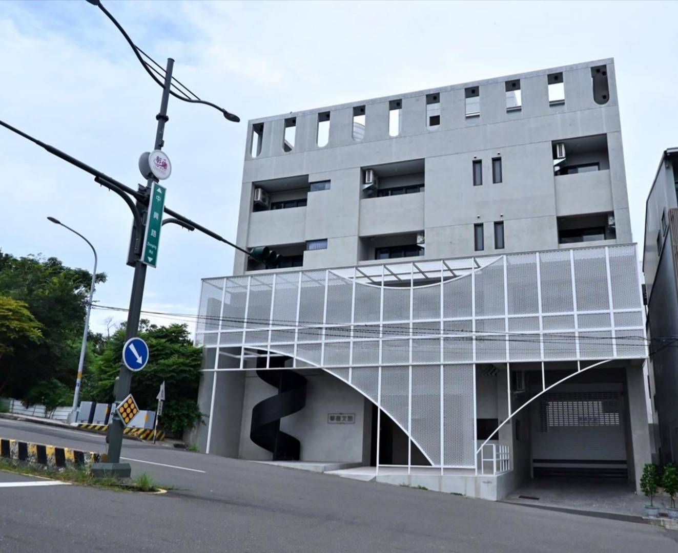 彰化縣彰化市住宿推薦｜華宿文旅｜隱身八卦山半山腰、步行可達南郭路美食街，地點便利、遠離塵囂親近綠意旅宿入住心得分享！