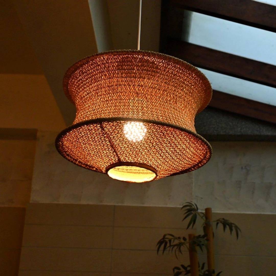 新竹縣尖石鄉溫泉會館推薦｜新月塢溫泉會館｜夜湯含早餐點心吧、可愛動物餵食體驗、附停車位，林木環繞泡湯放鬆，夜湯房型一次滿足！