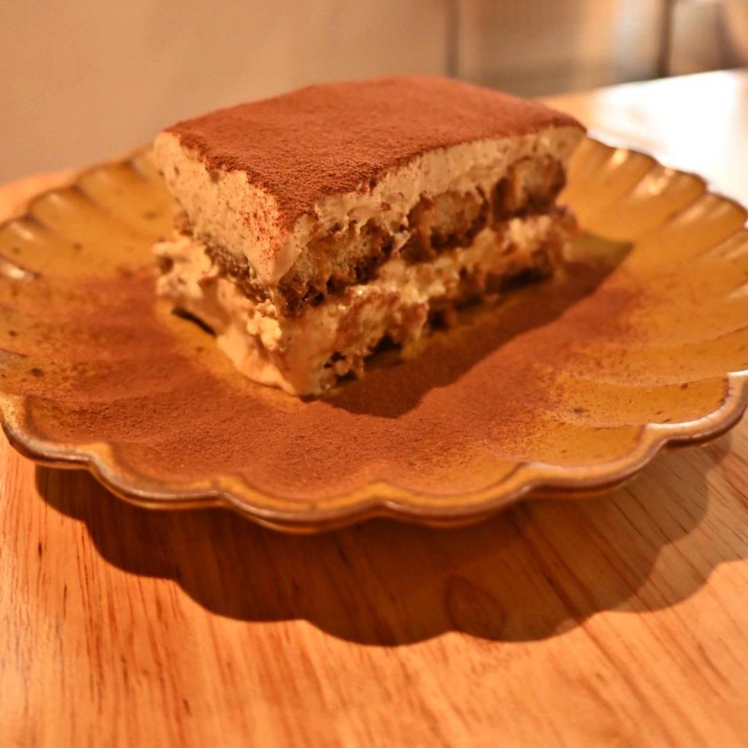 新竹咖啡廳推薦｜新竹市北區招財咖啡｜每日限量人氣餐點與手作甜點，水豚君與多隻貓咪陪伴，貓咪控必訪，甜點控一吃就愛上！