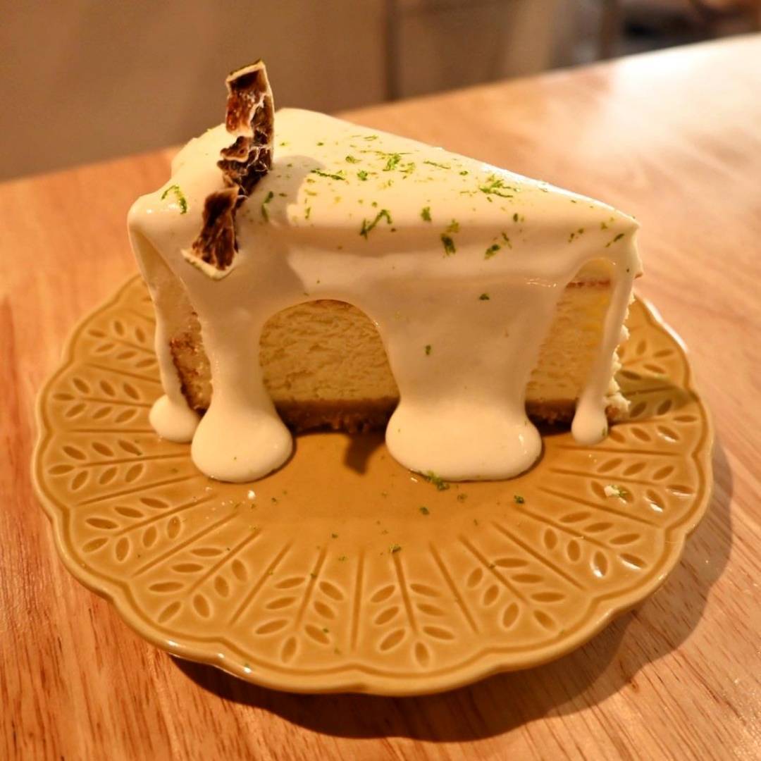 新竹咖啡廳推薦｜新竹市北區招財咖啡｜每日限量人氣餐點與手作甜點，水豚君與多隻貓咪陪伴，貓咪控必訪，甜點控一吃就愛上！