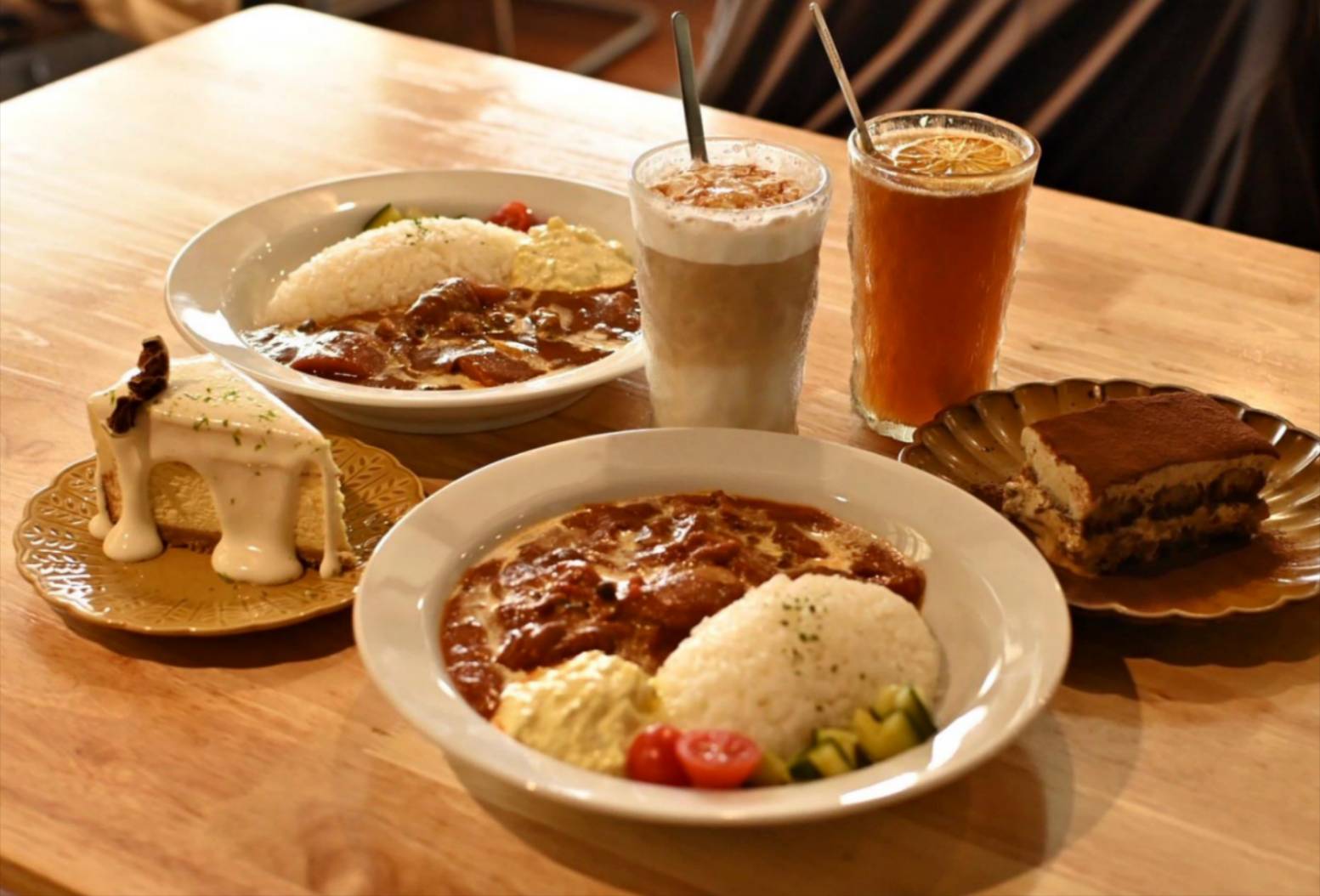 新竹咖啡廳推薦｜新竹市北區招財咖啡｜每日限量人氣餐點與手作甜點，水豚君與多隻貓咪陪伴，貓咪控必訪，甜點控一吃就愛上！