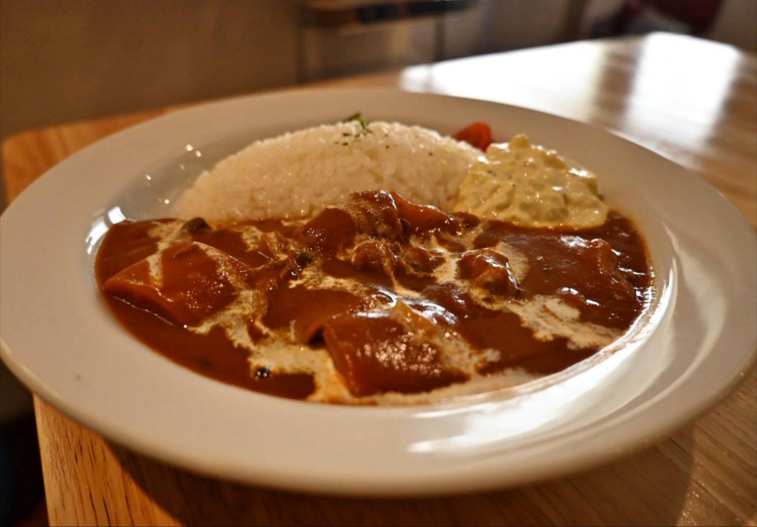 新竹咖啡廳推薦｜新竹市北區招財咖啡｜每日限量人氣餐點與手作甜點，水豚君與多隻貓咪陪伴，貓咪控必訪，甜點控一吃就愛上！