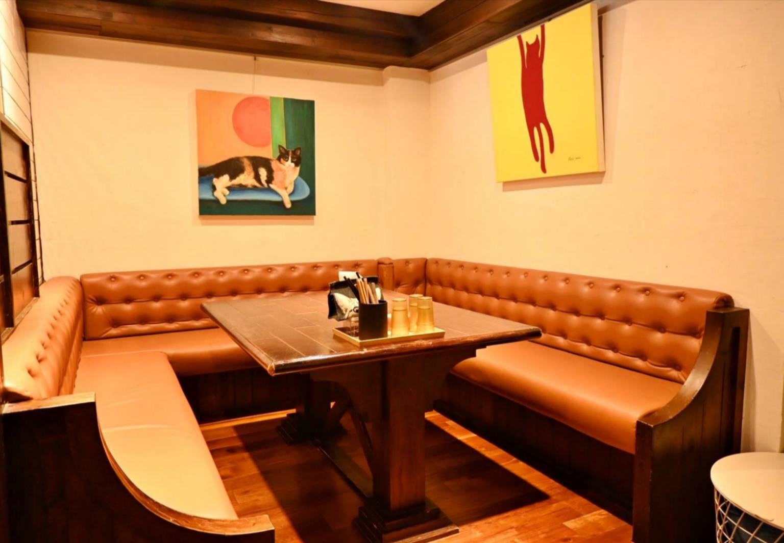 新竹咖啡廳推薦｜新竹市北區招財咖啡｜每日限量人氣餐點與手作甜點，水豚君與多隻貓咪陪伴，貓咪控必訪，甜點控一吃就愛上！