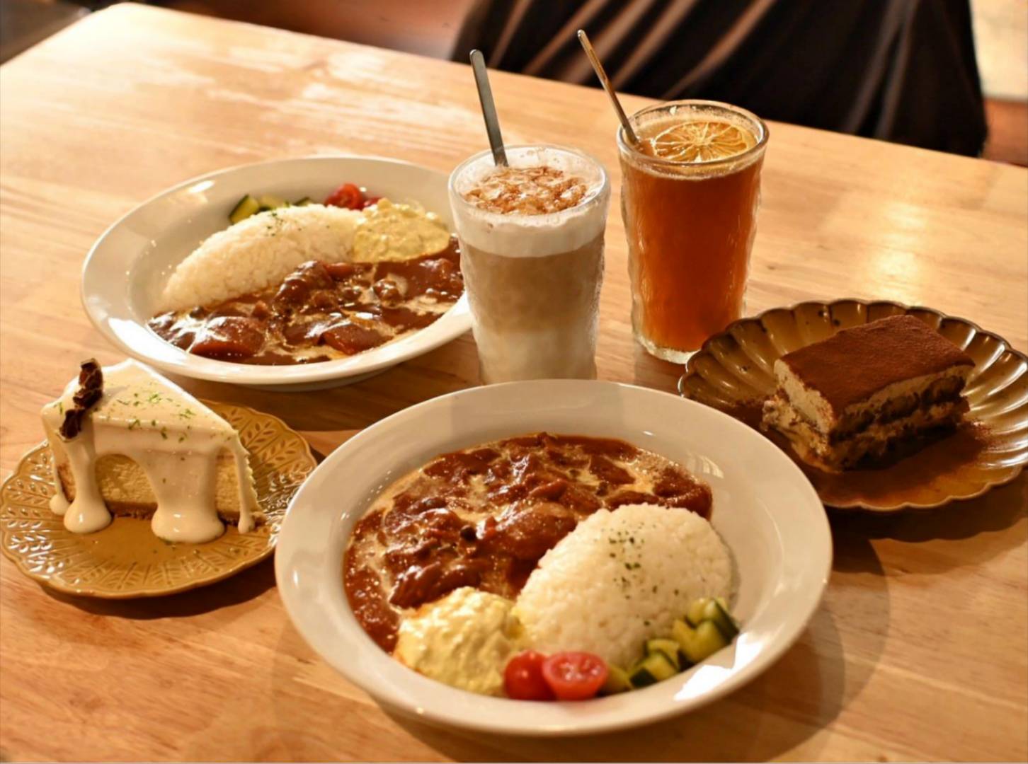 新竹咖啡廳推薦｜新竹市北區招財咖啡｜每日限量人氣餐點與手作甜點，水豚君與多隻貓咪陪伴，貓咪控必訪，甜點控一吃就愛上！