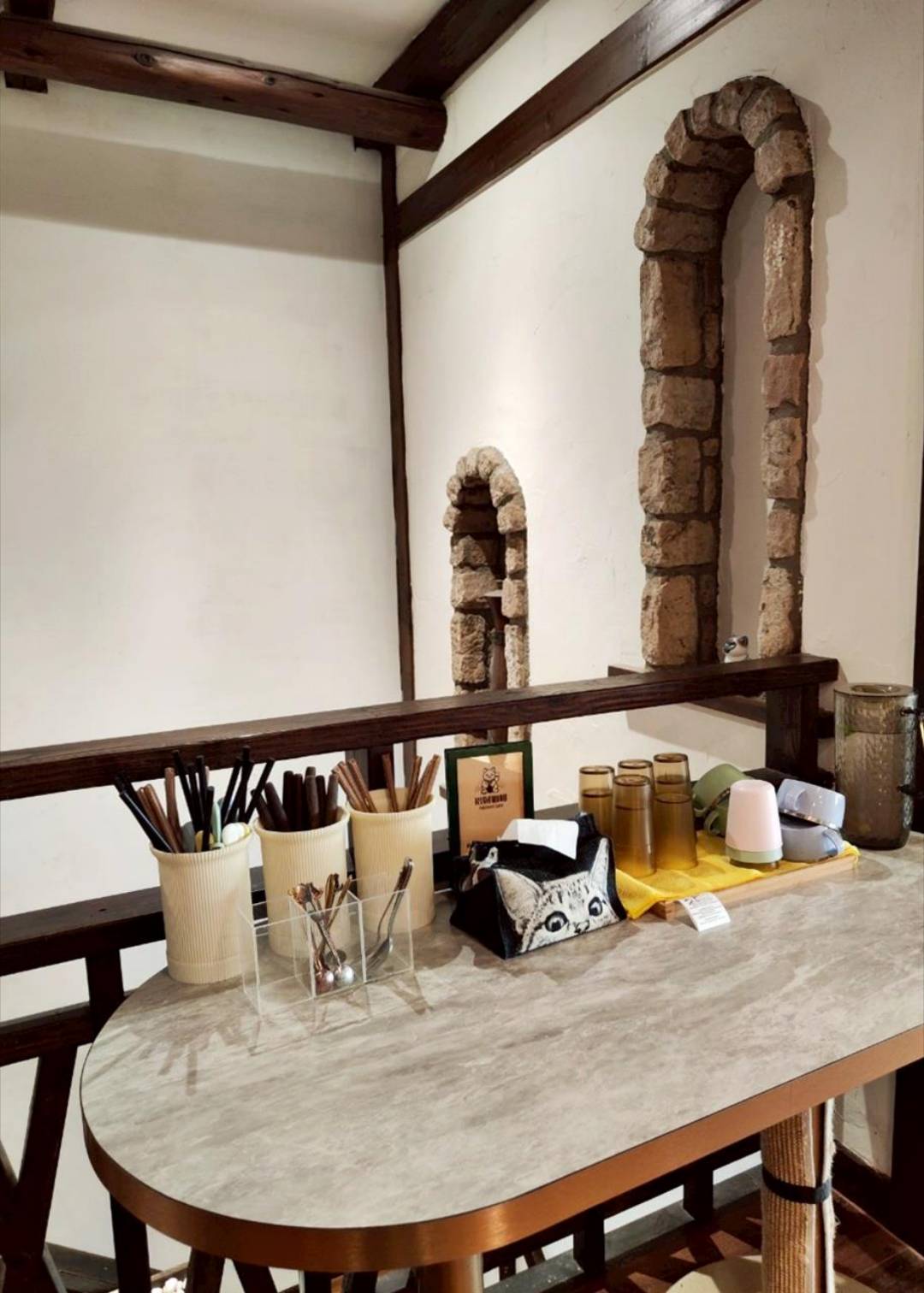 新竹咖啡廳推薦｜新竹市北區招財咖啡｜每日限量人氣餐點與手作甜點，水豚君與多隻貓咪陪伴，貓咪控必訪，甜點控一吃就愛上！