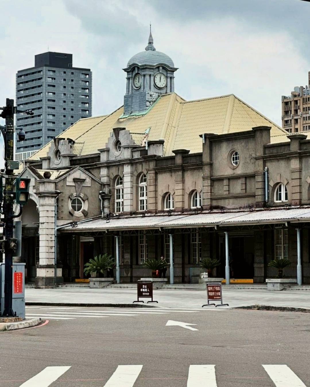 新竹咖啡廳推薦｜新竹市北區招財咖啡｜每日限量人氣餐點與手作甜點，水豚君與多隻貓咪陪伴，貓咪控必訪，甜點控一吃就愛上！