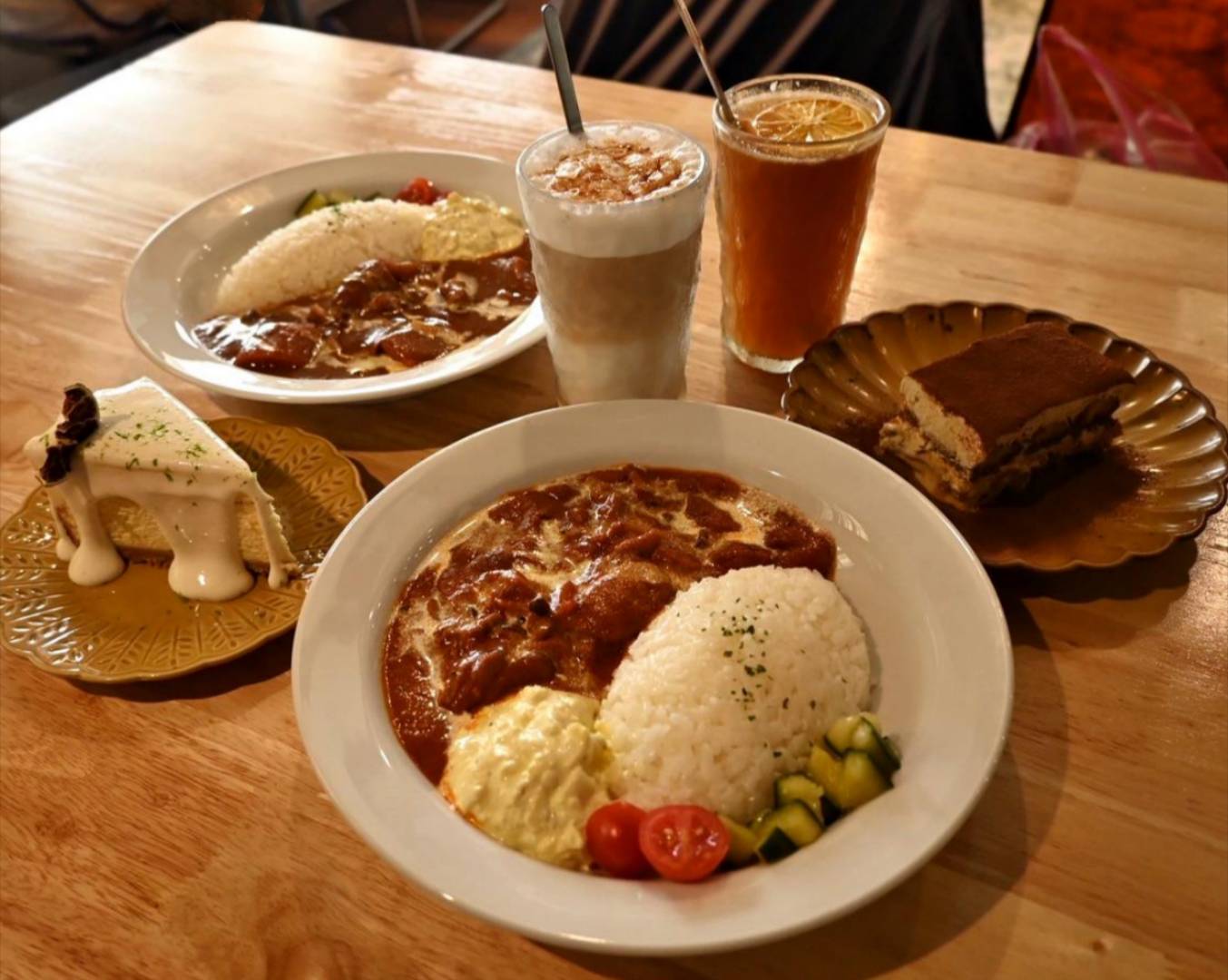 新竹咖啡廳推薦｜新竹市北區招財咖啡｜每日限量人氣餐點與手作甜點，水豚君與多隻貓咪陪伴，貓咪控必訪，甜點控一吃就愛上！