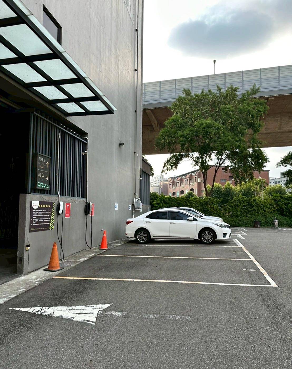 台中太平區住宿推薦｜挪威森林台中漫活館｜室內親子景點、步行1分鐘新光黃昏市場，舒適慢活旅行體驗！