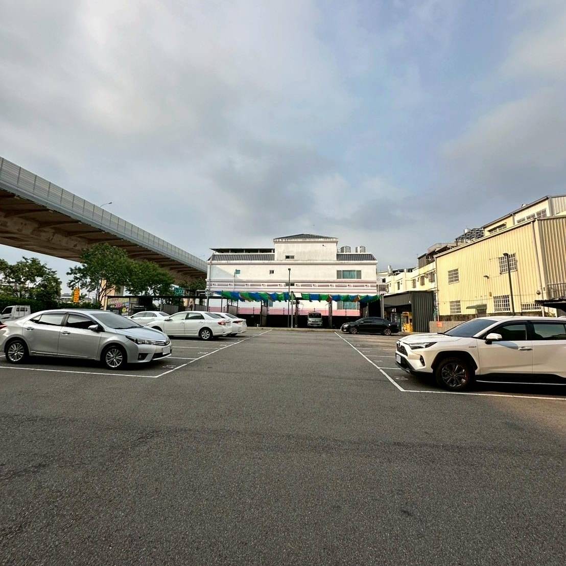 台中太平區住宿推薦｜挪威森林台中漫活館｜室內親子景點、步行1分鐘新光黃昏市場，舒適慢活旅行體驗！