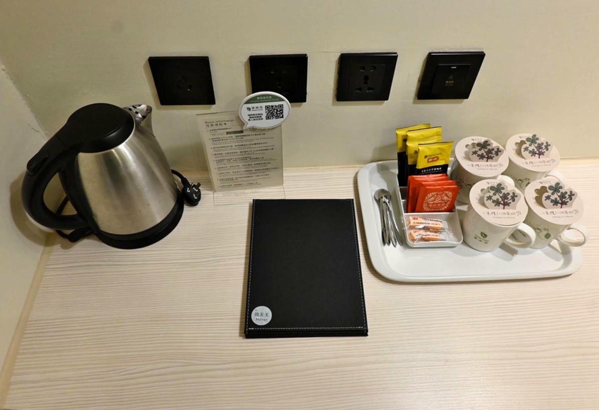 台中市西屯區住宿推薦｜台中逢甲住宿．葉綠宿旅館Green Hotel｜步行逢甲夜市，電梯豪華四人房一泊一食，逢甲吃喝玩樂、生活機能便利入住心得分享！