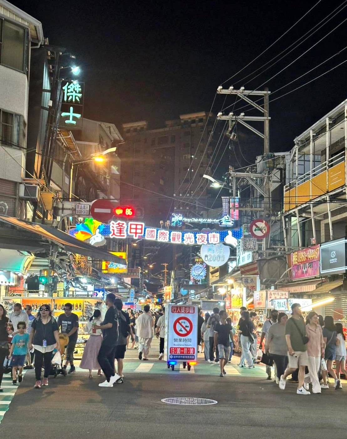 台中市西屯區住宿推薦｜台中逢甲住宿．葉綠宿旅館Green Hotel｜步行逢甲夜市，電梯豪華四人房一泊一食，逢甲吃喝玩樂、生活機能便利入住心得分享！