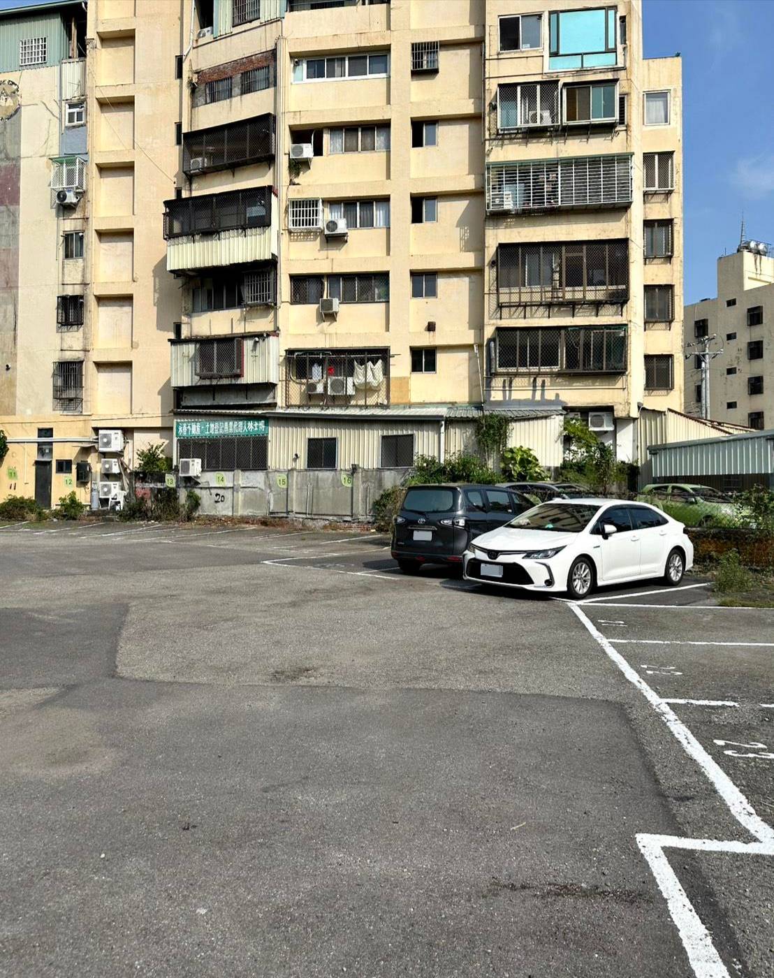 台中市西屯區住宿推薦｜台中逢甲住宿．葉綠宿旅館Green Hotel｜步行逢甲夜市，電梯豪華四人房一泊一食，逢甲吃喝玩樂、生活機能便利入住心得分享！