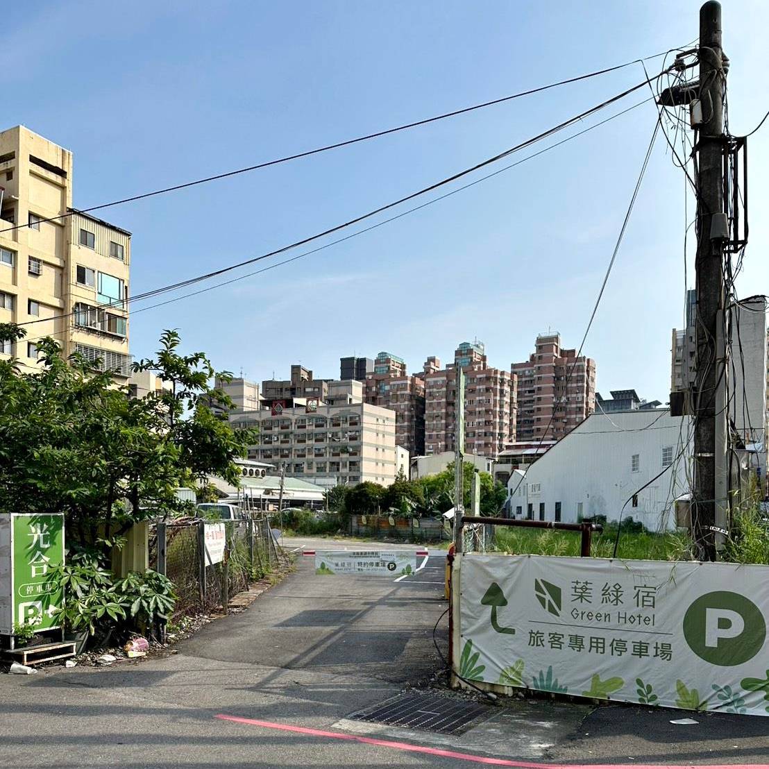 台中市西屯區住宿推薦｜台中逢甲住宿．葉綠宿旅館Green Hotel｜步行逢甲夜市，電梯豪華四人房一泊一食，逢甲吃喝玩樂、生活機能便利入住心得分享！