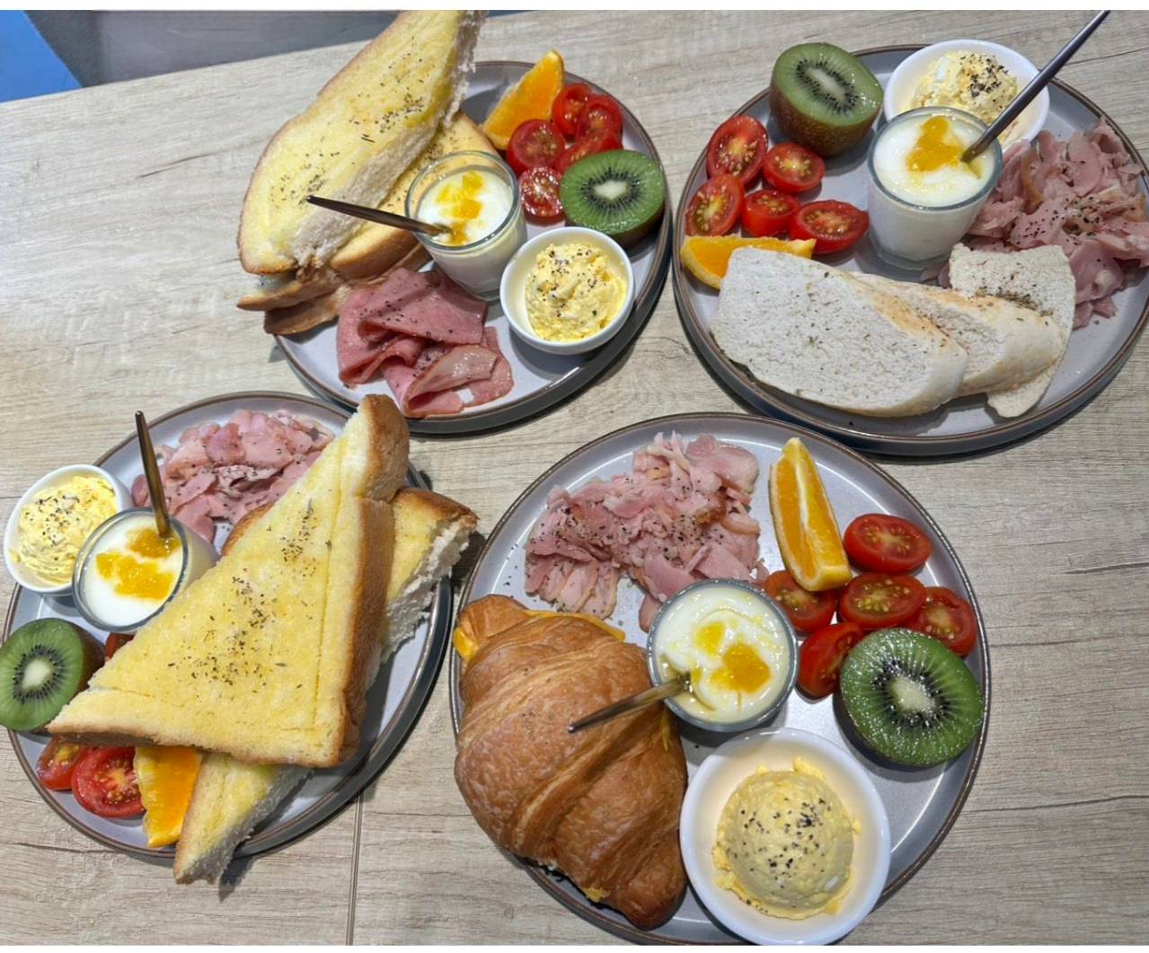 台中市西屯區住宿推薦｜台中逢甲住宿．葉綠宿旅館Green Hotel｜步行逢甲夜市，電梯豪華四人房一泊一食，逢甲吃喝玩樂、生活機能便利入住心得分享！