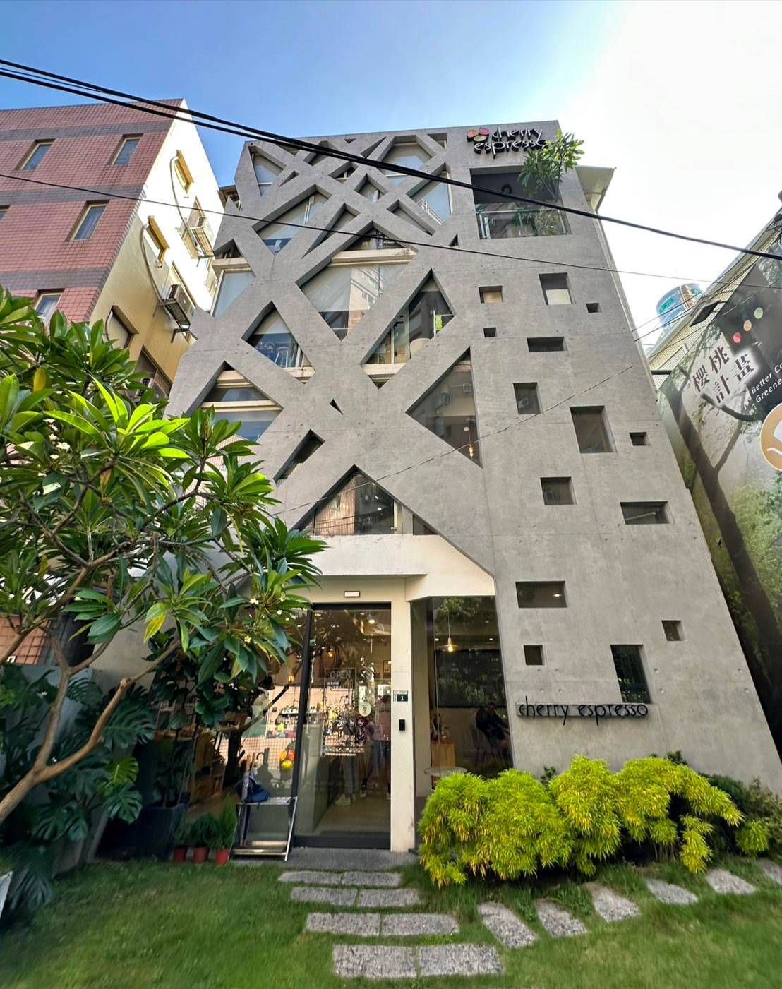 台中市西屯區住宿推薦｜台中逢甲住宿．葉綠宿旅館Green Hotel｜步行逢甲夜市，電梯豪華四人房一泊一食，逢甲吃喝玩樂、生活機能便利入住心得分享！