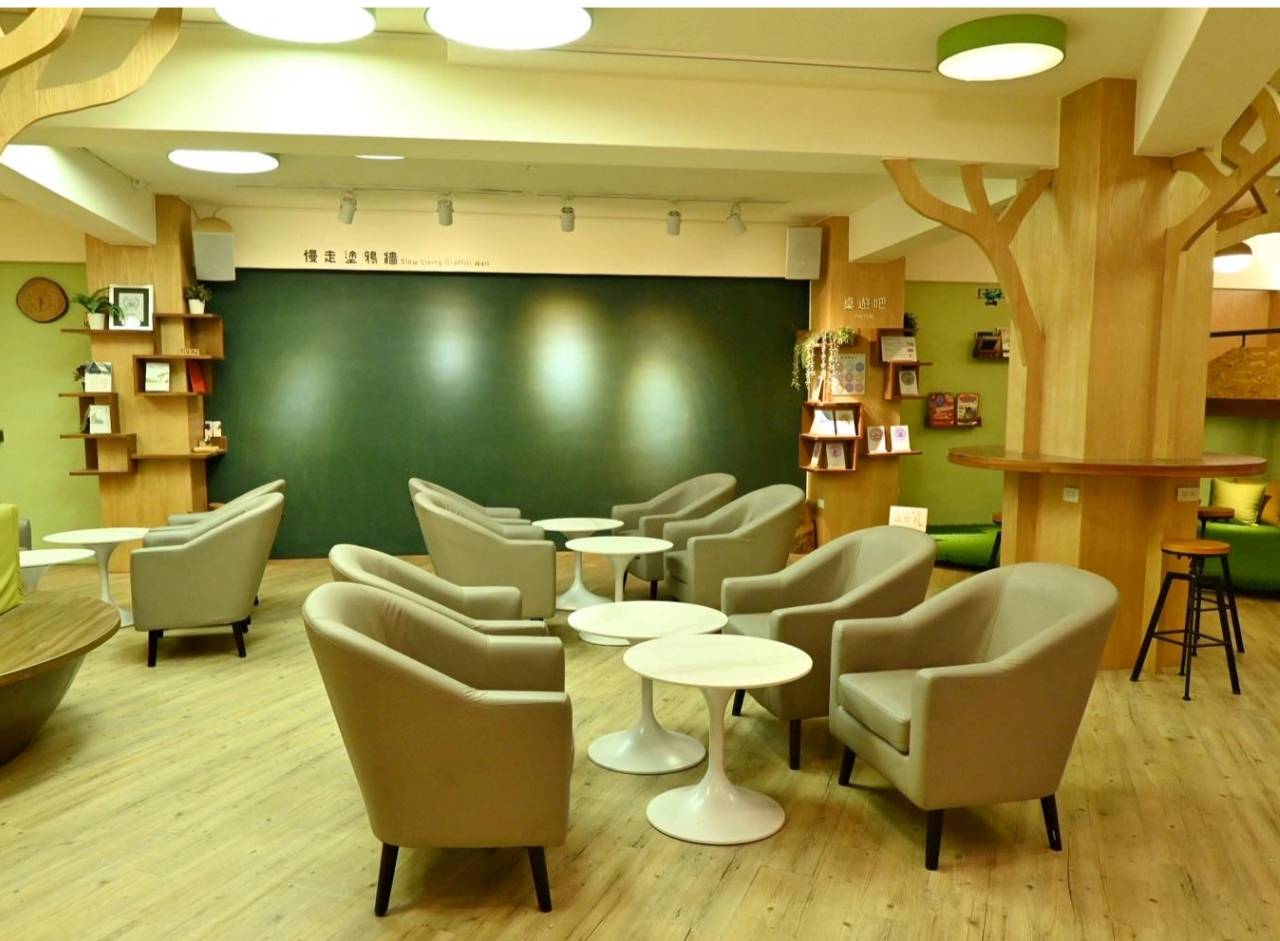 台中市西屯區住宿推薦｜台中逢甲住宿．葉綠宿旅館Green Hotel｜步行逢甲夜市，電梯豪華四人房一泊一食，逢甲吃喝玩樂、生活機能便利入住心得分享！