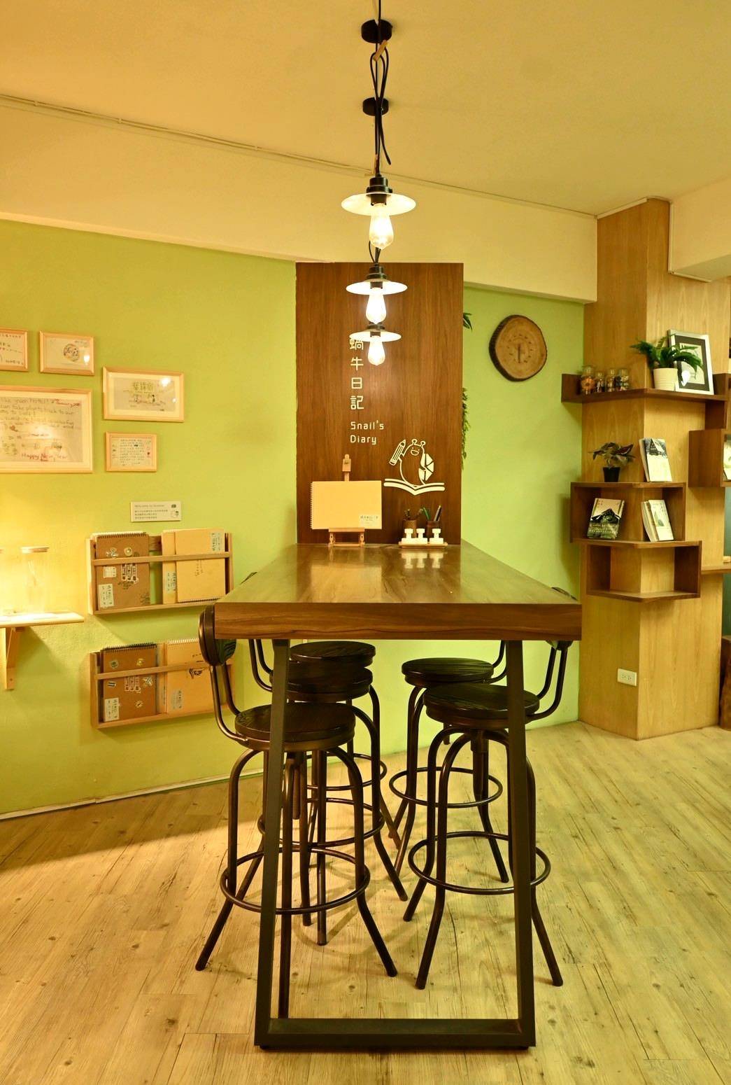 台中市西屯區住宿推薦｜台中逢甲住宿．葉綠宿旅館Green Hotel｜步行逢甲夜市，電梯豪華四人房一泊一食，逢甲吃喝玩樂、生活機能便利入住心得分享！