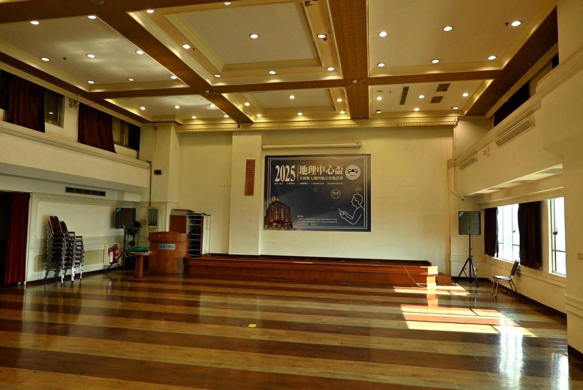 南投縣埔里鎮住宿推薦｜鎮寶大飯店｜藍天翠綠山景環抱，精緻四人房一泊一食，藝術展覽饗宴之入住體驗！