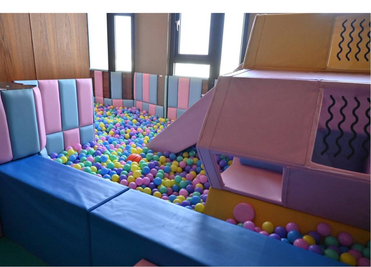 台中太平區住宿推薦｜挪威森林台中漫活館｜室內親子景點、步行1分鐘新光黃昏市場，舒適慢活旅行體驗！