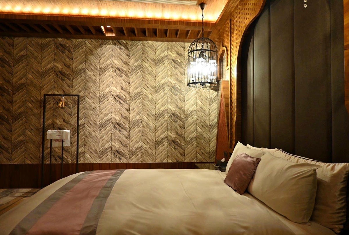 台中太平區住宿推薦｜挪威森林台中漫活館｜室內親子景點、步行1分鐘新光黃昏市場，舒適慢活旅行體驗！