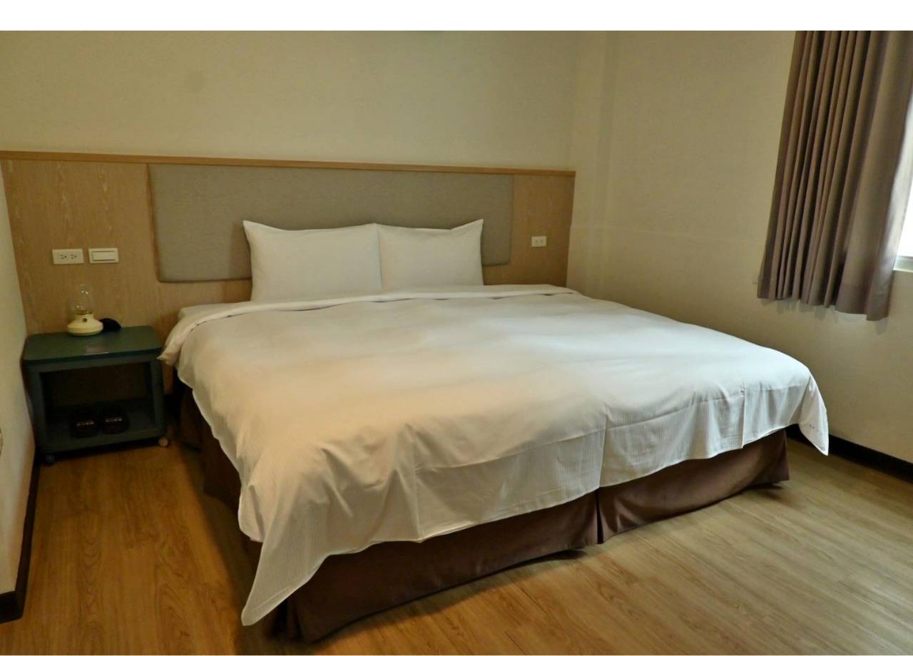 嘉義市東區住宿推薦｜偶然行旅｜鄰近文化路夜市的靜謐角落，免費咖啡飲品隨手暢飲，住宿開箱分享！