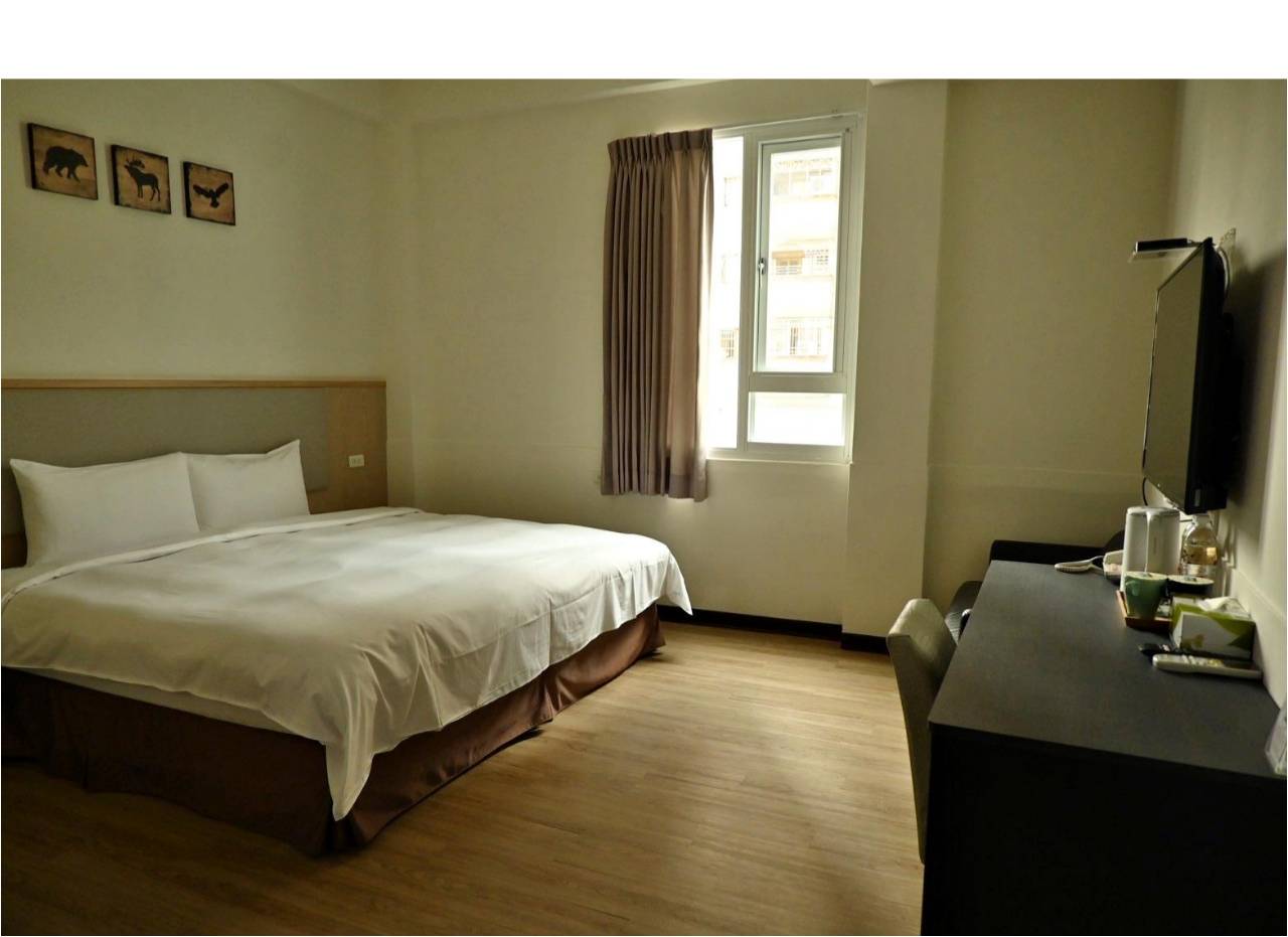 嘉義市東區住宿推薦｜偶然行旅｜鄰近文化路夜市的靜謐角落，免費咖啡飲品隨手暢飲，住宿開箱分享！