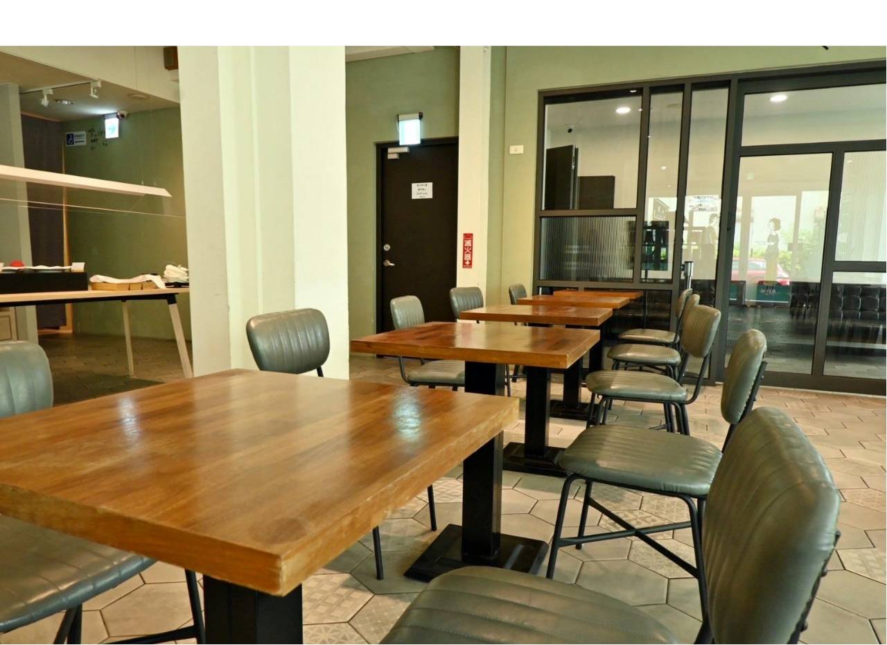 嘉義市東區住宿推薦｜偶然行旅｜鄰近文化路夜市的靜謐角落，免費咖啡飲品隨手暢飲，住宿開箱分享！