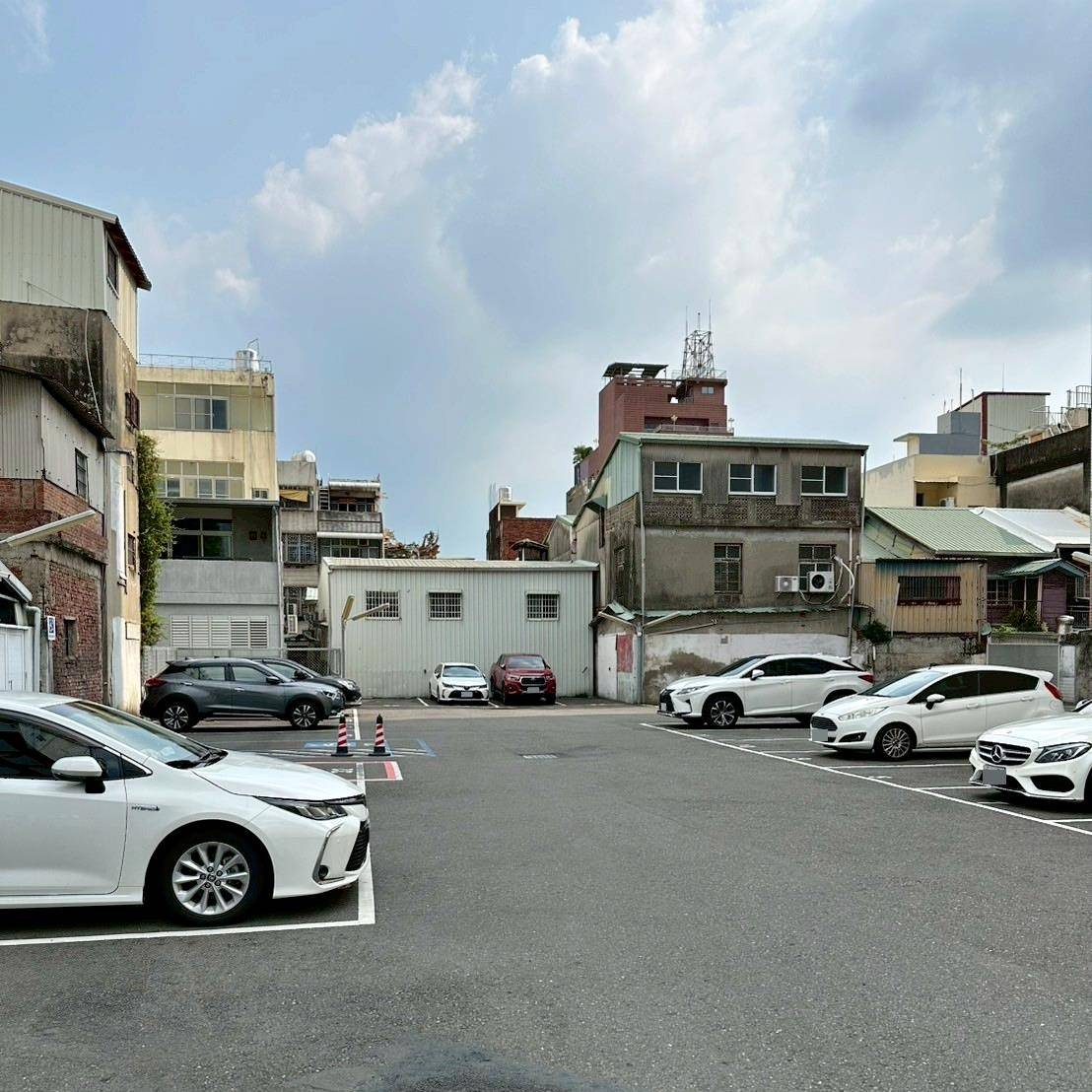 嘉義市東區住宿推薦｜偶然行旅｜鄰近文化路夜市的靜謐角落，免費咖啡飲品隨手暢飲，住宿開箱分享！