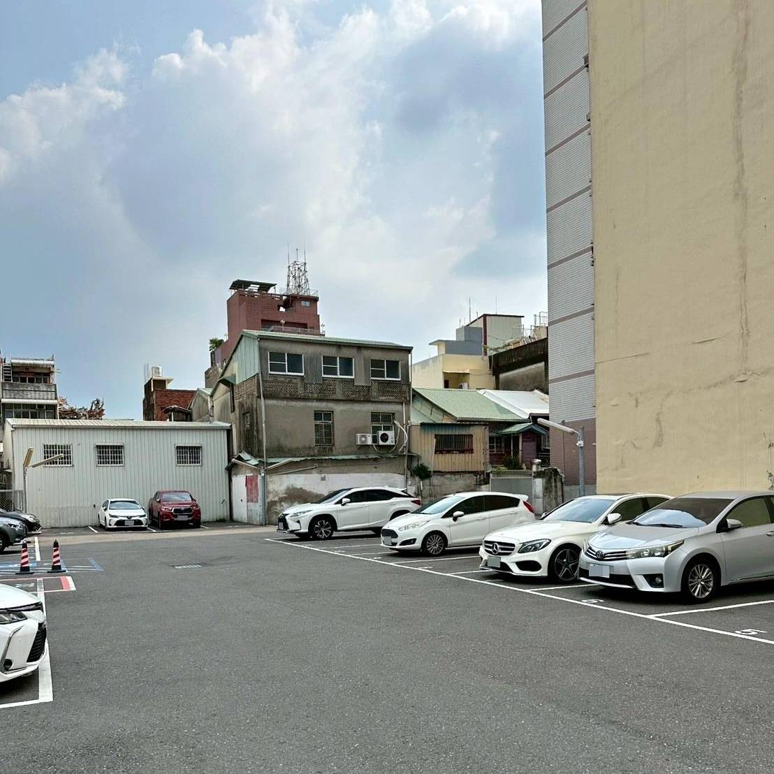 嘉義市東區住宿推薦｜偶然行旅｜鄰近文化路夜市的靜謐角落，免費咖啡飲品隨手暢飲，住宿開箱分享！