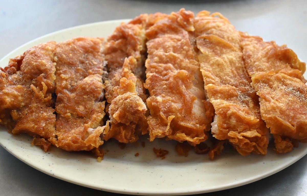 嘉義太保市銅板美食推薦｜幸福麵館｜必吃獨家秘醬滷味，滷肉飯、板條、比臉大雞排、肝連湯，暖心暖胃一試成主顧，嘉義宵夜小吃人氣愛店！