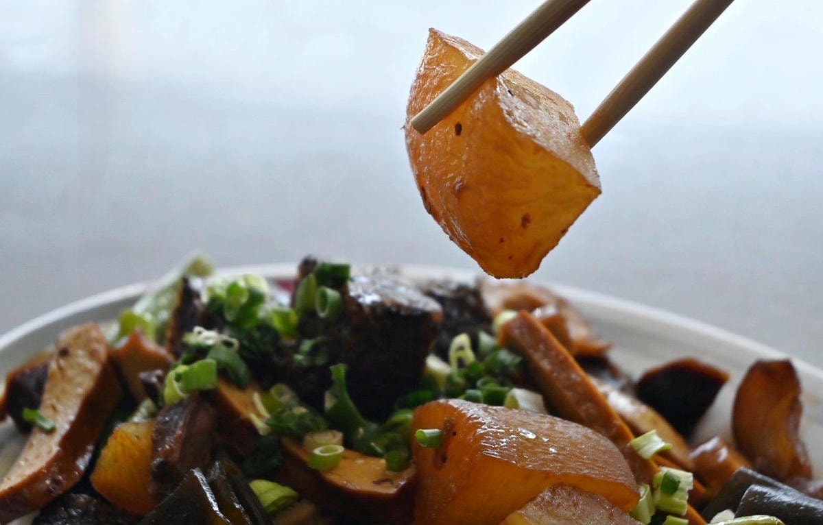 嘉義太保市銅板美食推薦｜幸福麵館｜必吃獨家秘醬滷味，滷肉飯、板條、比臉大雞排、肝連湯，暖心暖胃一試成主顧，嘉義宵夜小吃人氣愛店！