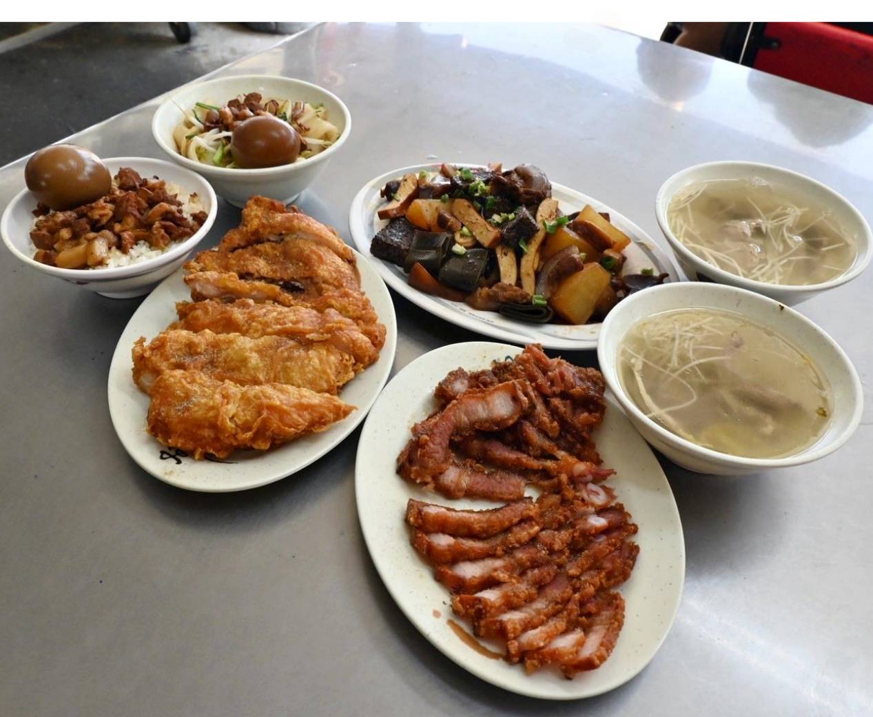 嘉義太保市銅板美食推薦｜幸福麵館｜必吃獨家秘醬滷味，滷肉飯、板條、比臉大雞排、肝連湯，暖心暖胃一試成主顧，嘉義宵夜小吃人氣愛店！