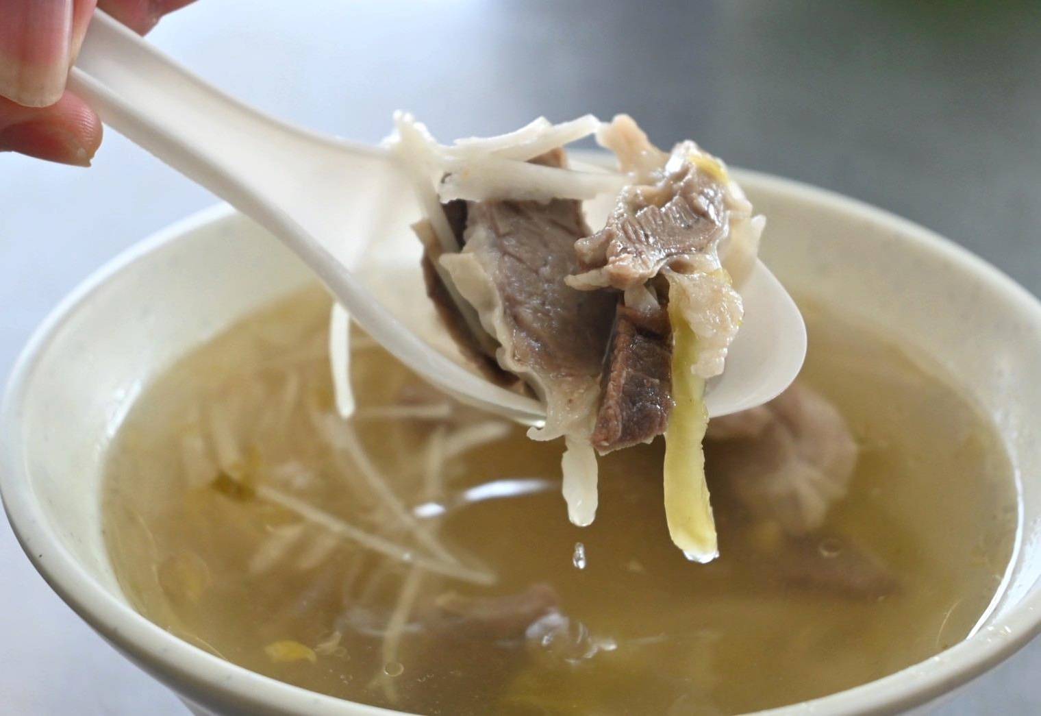 嘉義太保市銅板美食推薦｜幸福麵館｜必吃獨家秘醬滷味，滷肉飯、板條、比臉大雞排、肝連湯，暖心暖胃一試成主顧，嘉義宵夜小吃人氣愛店！