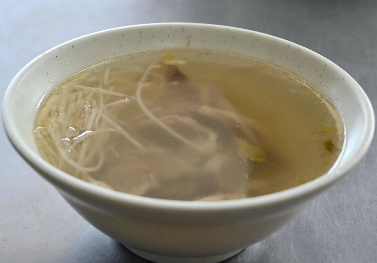 嘉義太保市銅板美食推薦｜幸福麵館｜必吃獨家秘醬滷味，滷肉飯、板條、比臉大雞排、肝連湯，暖心暖胃一試成主顧，嘉義宵夜小吃人氣愛店！